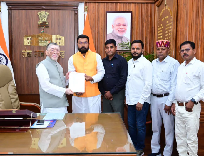 त्रिस्तरीय पंचायत प्रतिनिधि संघ का शिष्टमंडल  मिला राज्यपाल से, सौंपा ज्ञापन 