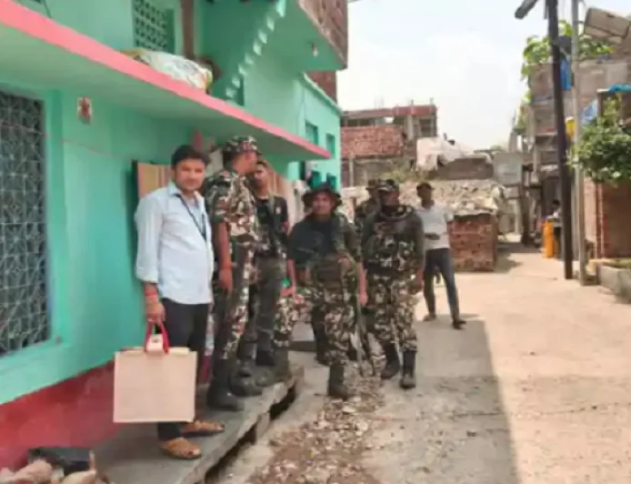 पटना के टॉप-10 अपराधियों में शामिल संतोष डॉन पर EOU का बड़ा एक्शन, दर्जनभर ठिकानों पर छापेमारी