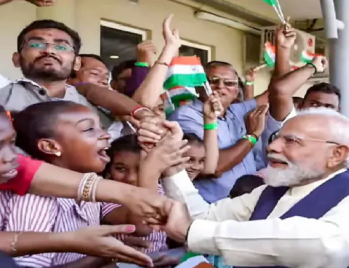 सेशेल्स में पीएम मोदी का भव्य स्वागत, राष्ट्रपति हर्मिनी के साथ पहुंचे बॉटनिकल गार्डन