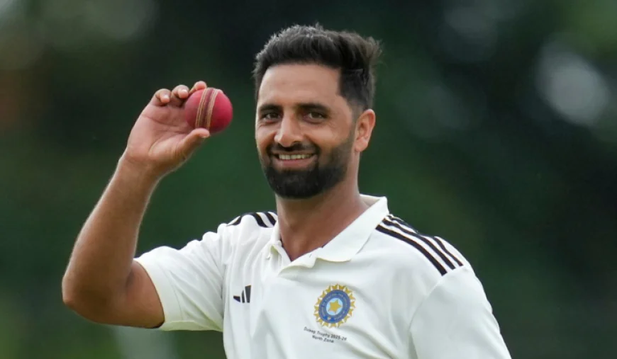 टीम इंडिया कैंप से जुड़े जम्मू-कश्मीर के तेज गेंदबाज आकिब नबी, अफगानिस्तान टेस्ट से पहले बढ़ी चर्चा