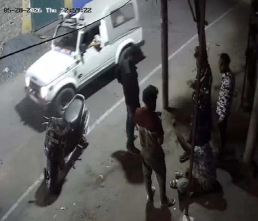 पुलिस के सामने युवक को पीटा , आरोपियों के इशारे पर पुलिस भाग गई, रांची पुलिस पर उठ रहे सवाल