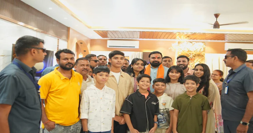 क्रिकेटर आकाश दीप की शादी से पहले गांव पहुंचे CM सम्राट, परिवार से की मुलाकात, शादी की दी अग्रिम बधाई