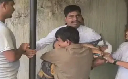 सरायकेला में JSSC के नाम पर ठगी, 10 लाख रुपये ऐंठने पहुंचे फर्जी अधिकारी को ग्रामीणों ने खदेड़ कर पकड़ा