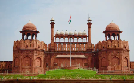 BIG NEWS : लाल किले को मिली बम से उड़ाने की धमकी, मच गया हड़कंप, बढ़ाई गई सुरक्षा