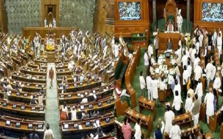 मानसून सत्र के पहले दिन विपक्ष का जोरदार हंगामा, लोकसभा-राज्यसभा की कार्यवाही बार-बार स्थगित, बोले खड़गे : जंतर-मंतर पर लाठीचार्ज से बच्चों की आवाज दबा रही सरकार