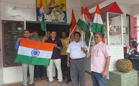 राष्ट्रीय ध्वज अंगीकरण दिवस पर भाजपा नेताओं ने फहराया तिरंगा