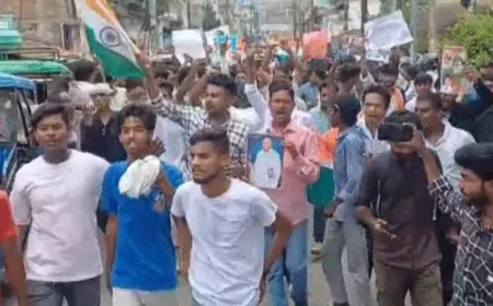 बिहार में NEET पेपर लीक पर छात्रों का उग्र प्रदर्शन आज भी जारी, कई जिलों में लाठीचार्ज, पटना में सड़क जाम कर जताया विरोध