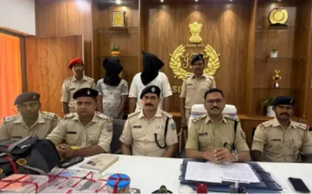 सिमडेगा पुलिस ने अंतर्राज्यीय चोर गिरोह का किया पर्दाफाश, दो गिरफ्तार, 30 लाख रुपये के जेवर, नकदी और बाइक बरामद