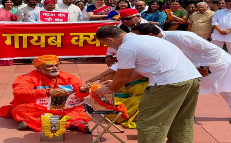 पुजारी बनकर संसद पहुंचे पप्पू यादव, राहुल गांधी ने दिया चंदा, दान के पैसे लेकर भागे सांसद, 'चंदा चोर-गद्दी छोड़' के लगे नारे