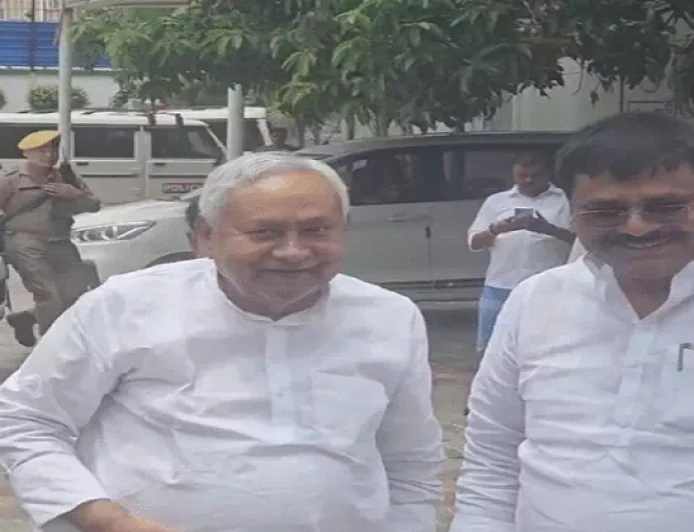 नीतीश कुमार अचानक पहुंचे जदयू कार्यालय, जनसुनवाई की व्यवस्था देख बोले- 'ठीक से कीजिए'