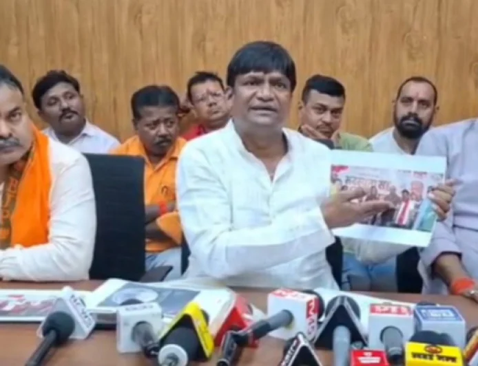 प्रिंस खान कनेक्शन पर गरमाई सियासत, धनबाद सांसद ढुल्लू महतो ने लगाया बड़ा आरोप, विधायक अरूप चटर्जी को घेरा