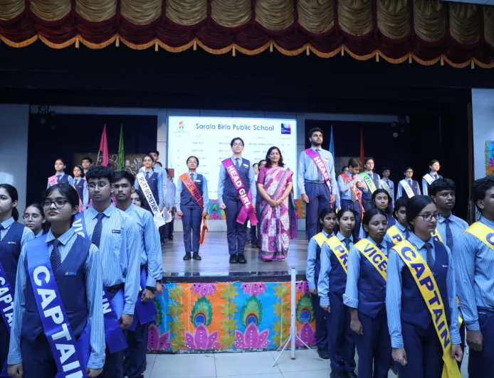 सरला बिरला पब्लिक स्कूल में इन्वेस्टिचर सेरेमनी के साथ नई छात्र परिषद ने संभाली जिम्मेदारी