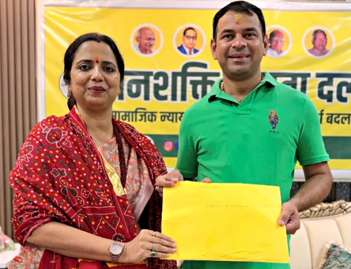 बांकीपुर विस उपचुनाव : तेजप्रताप यादव को बड़ा झटका, JJD प्रत्याशी वीणा मानवी का नामांकन रद्द
