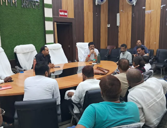 नगर निगम की समीक्षा बैठक में जलापूर्ति पर फोकस, लंबित योजनाओं की होगी नियमित मॉनिटरिंग