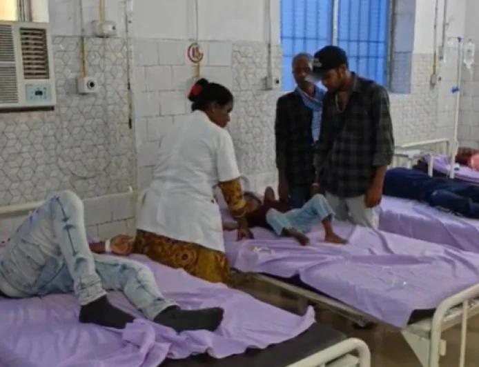 गिरिडीह में जंगली मशरूम खाने से एक ही परिवार के 6 लोग बीमार, सदर अस्पताल में जारी है इलाज