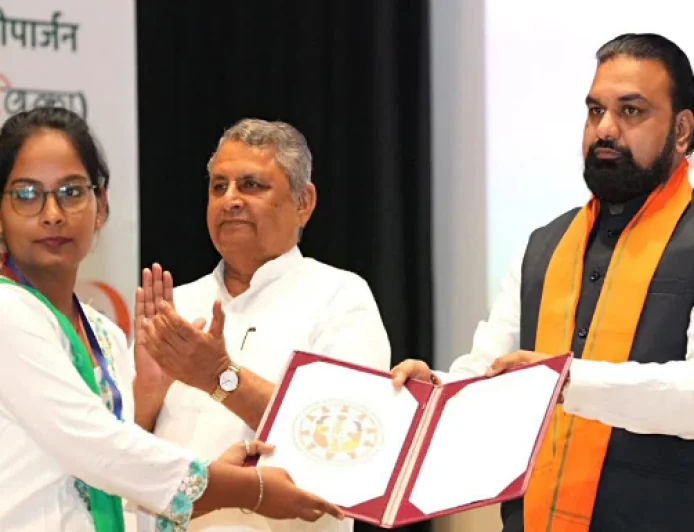 बिहार में नियुक्ति-पत्र वितरण समारोह, CM सम्राट चौधरी ने 2,446 अभ्यर्थियों को दिए अपॉइंटमेंट लेटर