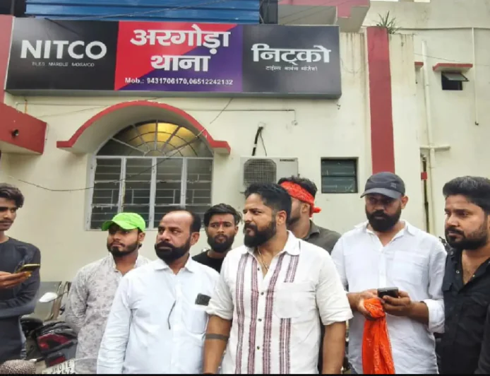 भाजपा कार्यालय के बाहर हुए बवाल के बाद कांग्रेस का बड़ा कदम, बाबूलाल मरांडी और आदित्य साहू समेत 15 नेता और 100 अज्ञात कार्यकर्ताओं पर FIR दर्ज
