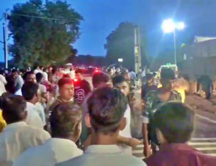 गढ़वा में बेलगाम रफ्तार का कहर, दो बाइक की टक्कर में तीन युवकों की मौत, मची चीख-पुकार