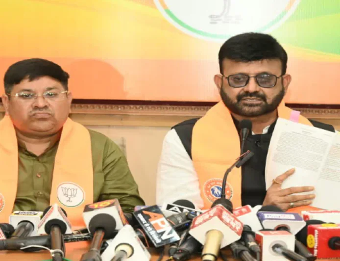 ट्रेजरी घोटाले को लेकर BJP का हेमंत सरकार पर हमला, कहा : चहेते अफसरों को बचाने के लिए जांच में लीपापोती