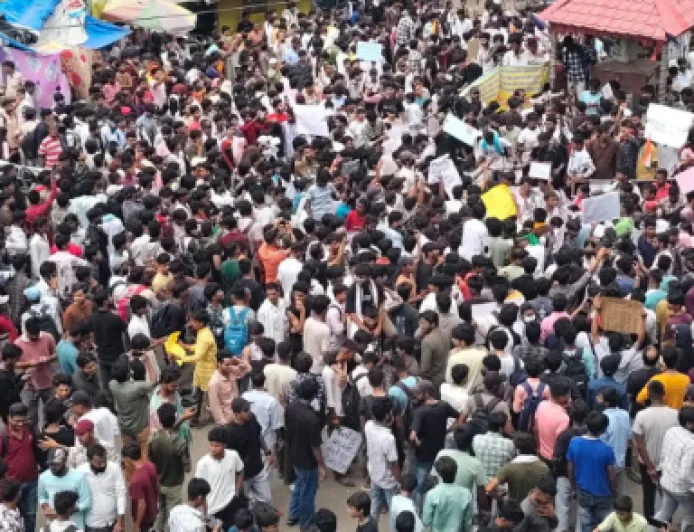 बिहार में NEET प्रदर्शनकारी छात्रों पर दर्ज FIR रद्द, पुलिस वेरिफिकेशन की टेंशन खत्म