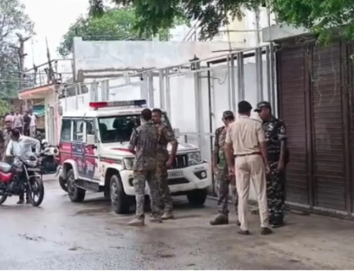 धनबाद में अवैध कोयला कारोबार पर ED का बड़ा एक्शन, 25 टीमों की छापेमारी, कई अहम दस्तावेज बरामद