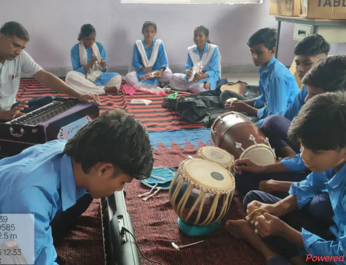 मॉडल स्कूलों में शिक्षा की गुणवत्ता होगी और बेहतर, डीईओ ने दिए सख्त निर्देश, स्मार्ट क्लास, खेल, संगीत, पुस्तकालय एवं नियमित कक्षा संचालन की हुई समीक्षा