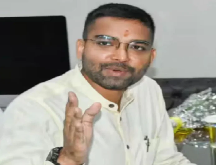 अब तक मंत्री कैसे बने हुए हैं दीपक प्रकाश, सुप्रीम कोर्ट का बिहार सरकार से सवाल