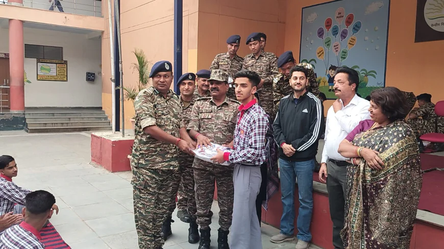 सीआरपीएफ के सिविक एक्शन कार्यक्रम में छात्रों के बीच खेल एवं शैक्षणिक सामग्री का वितरण