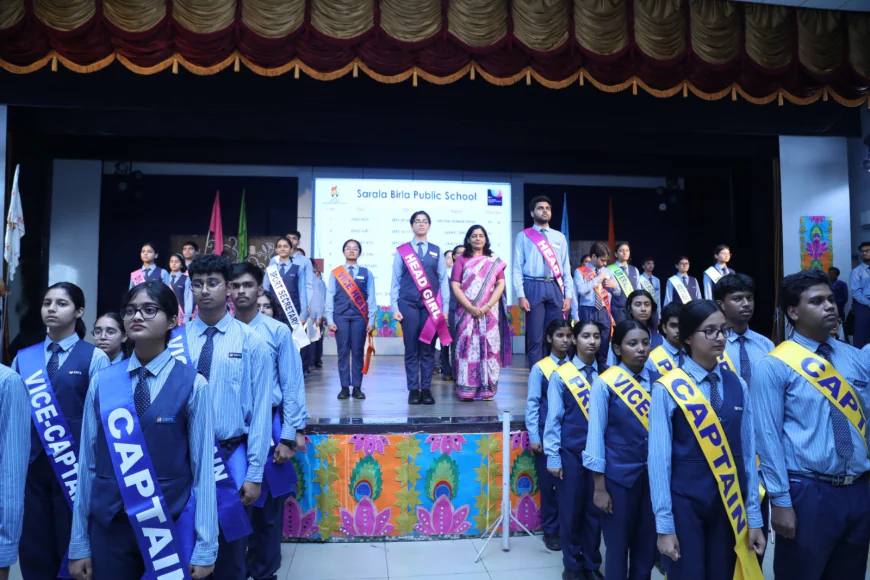 सरला बिरला पब्लिक स्कूल में इन्वेस्टिचर सेरेमनी के साथ नई छात्र परिषद ने संभाली जिम्मेदारी