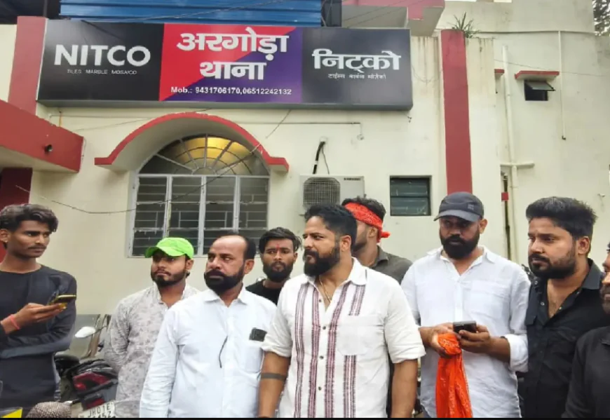 भाजपा कार्यालय के बाहर हुए बवाल के बाद कांग्रेस का बड़ा कदम, बाबूलाल मरांडी और आदित्य साहू समेत 15 नेता और 100 अज्ञात कार्यकर्ताओं पर FIR दर्ज
