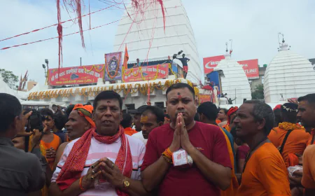 बाबा बैद्यनाथ धाम में भाजपा नेता डॉ. मनीष पंकज मिश्रा ने किया जलाभिषेक, देश व समाज की सुख-समृद्धि की कामना