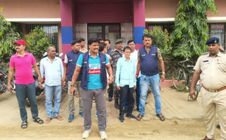 बांका में निगरानी का बड़ा एक्शन: रिटायर्ड JE और उसका भाई ₹1.26 लाख घूस लेते गिरफ्तार, जिला परिषद अध्यक्ष समेत 5 पर FIR
