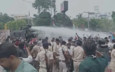 पटना में प्रदर्शनकारियों पर वॉटर कैनन का इस्तेमाल, पुलिस के साथ झड़प, इनकम टैक्स गोलंबर पर हंगामा