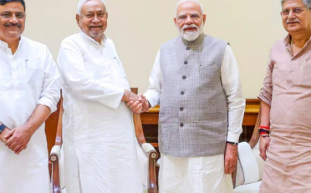 बांकीपुर में हार के बाद PM मोदी से मिले पूर्व CM नीतीश कुमार, ललन सिंह और संजय झा भी रहे साथ 