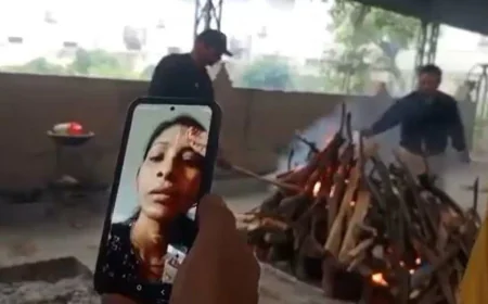 पिता के अंतिम संस्कार में भी नहीं आई तीनों बेटियां, वीडियो कॉल पर अंतिम संस्कार देखा और आश्रमवालों को कहा - अस्थियाँ गंगा में बहा दो