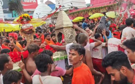 54 फीट के कांवर के साथ 105 KM पैदल चलकर देवघर पहुंचे 500 कांवरिया