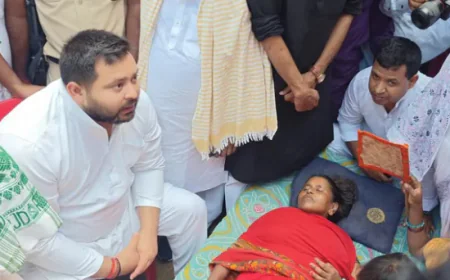 रोहतास हत्याकांड : पीड़ित परिवार से मिले तेजस्वी यादव, बोले : हत्यारों को सजा मिलने तक जारी रहेगा संघर्ष