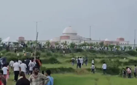 झारखंड विधानसभा गेट के पास पहुंचे आंदोलनकारी छात्र, बैरिकेडिंग तोड़ी, पुलिस ने किया लाठीचार्ज, आंसू गैस के गोले दागे