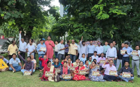 बिहार विश्वविद्यालय अधिनियम के विरोध में फिर गरजे शिक्षक-कर्मचारी, घंटी बजाकर जताया आक्रोश गया कॉलेज में आंदोलन के तीसरे चरण का पहला दिन, 25 अगस्त तक रोजाना 30 मिनट चलेगा विरोध