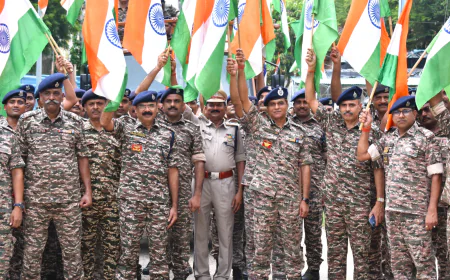 47वीं बटालियन सीआरपीएफ मुख्यालय से निकली तिरंगा यात्रा, राष्ट्रभक्ति के रंग में रंगा शहर, हाथों में तिरंगा लेकर जवानों ने दिया राष्ट्रभक्ति, एकता और राष्ट्रीय ध्वज के सम्मान का संदेश