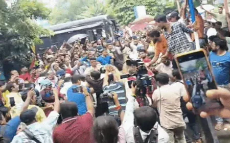 आरजी कर केस में गिरफ्तार पूर्व TMC विधायक पर हमला, भीड़ ने पीटा, फेंके जूते-अंडे, जल्दबाजी में डॉक्टर का अंतिम संस्कार कराने का आरोप