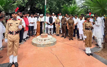 गया कॉलेज में गरिमामय माहौल में मनाया गया स्वतंत्रता दिवस, तिरंगा यात्रा में कैडेटों ने दिया राष्ट्रभक्ति और देशप्रेम का संदेश