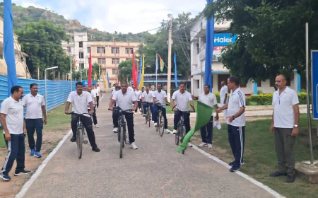 कमांडेंट अवधेश कुमार ने हरी झंडी दिखाकर साइकिल रैली को किया रवाना, साप्ताहिक साइकिल रैली से स्वास्थ्य, फिटनेस और पर्यावरण के प्रति जागरूकता का संदेश