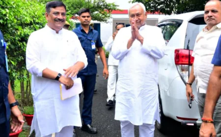 'सुपर CM जिंदाबाद', संजय झा के आवास पहुंचे नीतीश तो JDU कार्यकर्ताओं ने लगाए नारे