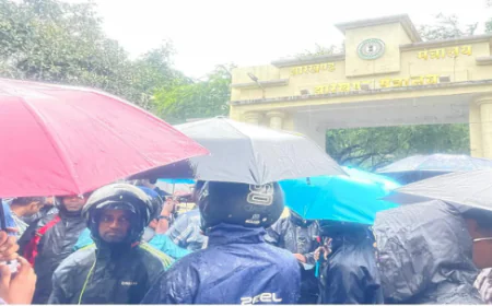 एक आदेश के बाद नौकरी समाप्त, JSSC CGL रद्द होने से एक झटके में गई 1975 की नौकरी, भारी बारिश में सचिवालय गेट पर बैठे प्रभावित कर्मचारी
