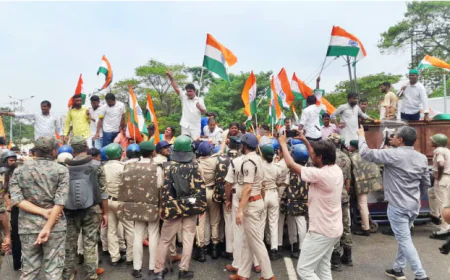 छात्रों के समर्थन में RJD का राजभवन मार्च, वाटर कैनन का इस्तेमाल, प्रदर्शनकारियों ने तोड़ी बैरिकेडिंग, पुलिस पर फेंकी बोतलें 