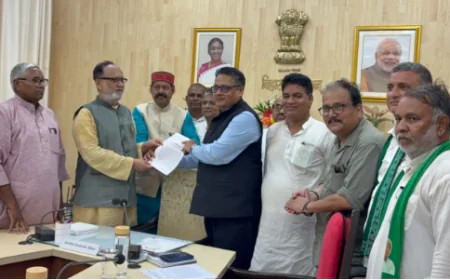 राज्यपाल से नहीं हुई मुलाकात, आरजेडी प्रतिनिधिमंडल ने सेक्रेटरी को सौंपा ज्ञापन, बीजेपी प्रदेश अध्यक्ष का तेजस्वी पर तंज