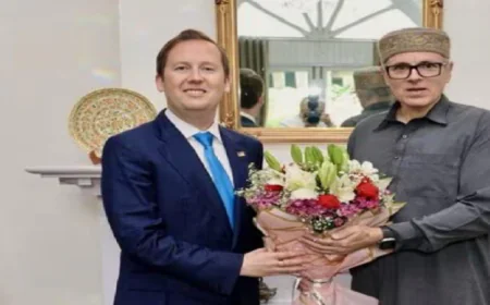 उमर अब्दुल्ला से मिले अमेरिका के राजदूत सर्जियो गोर, कहा- 'जम्मू कश्मीर भारत का अहम हिस्सा'