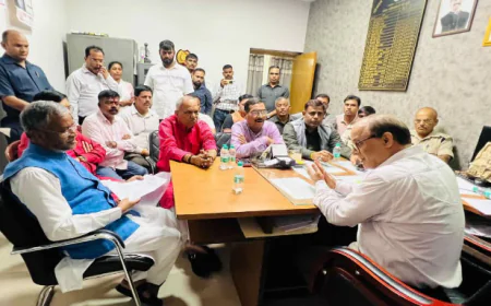रांची सदर सीओ से मिले नेता प्रतिपक्ष बाबूलाल मरांडी, कहा : एकतरफा कार्रवाई से बाज आएं पदाधिकारी, नहीं तो धरने पर बैठेंगे