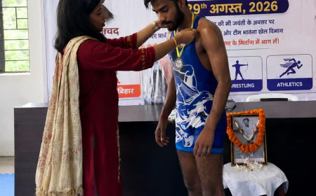 राष्ट्रीय खेल दिवस पर ग्रीन फील्ड स्कूल के सोनू कुमार ने कुश्ती में जीता रजत पदक